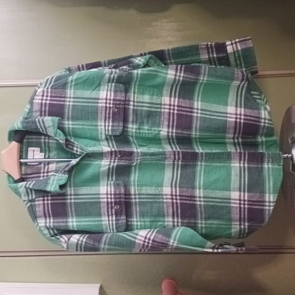 AMERICAN EAGLE GREEN AND GRAY PLAID FLANNEL